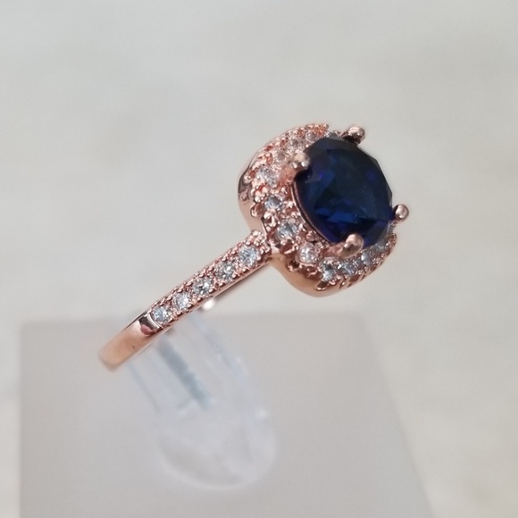 18k Sapphire Ring - Picture 4 of 8